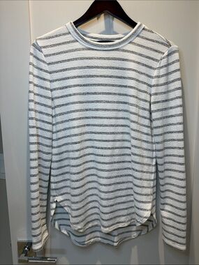 Banana Republic Luxespun Curved Hem Long Sleeve Shirt - XS - White/Grey Striped